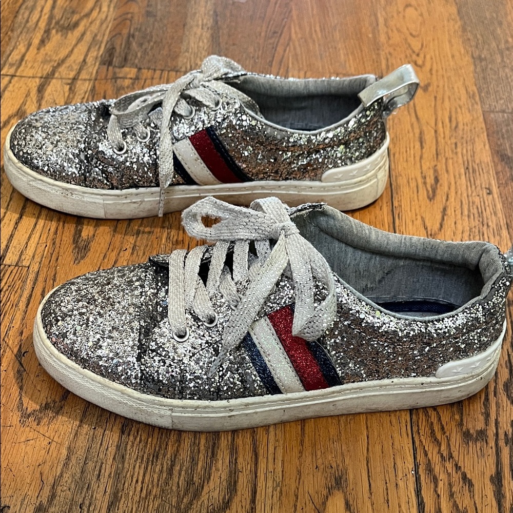 Tommy Hilfiger Silver Glitter Kids Sneakers with Red & Navy Stripes. - Picture 3 of 6